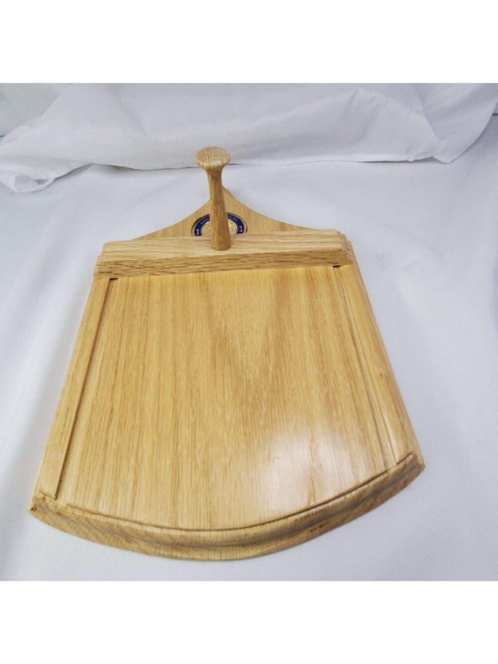 Marine Barracks 1802 Washington DC Oak Challenge Coin Coat or Hat Hook - Picture 5 of 10